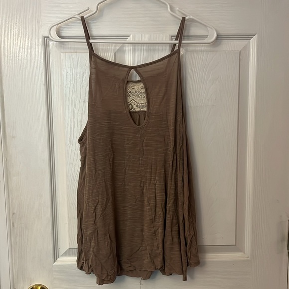 Adorable flowy tank, runs big - Picture 3 of 3